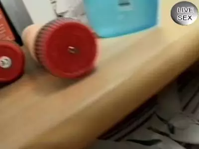 Dauergeiles Teenie in Unterwäsche lässt sich vollwichsen