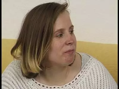 Heiße Hure offenbart ihre großen Titten