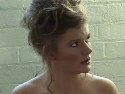 Sportliche Nutte mit dicken Titten wird gefickt