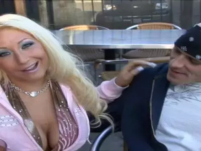 Schöne dauergeile Blondierte wird richtig gebumst