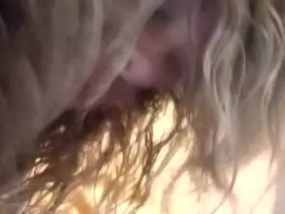 Amateur Teen lässt sich von einem aufgegeilten Stecher verführen und zum Bumsen überreden